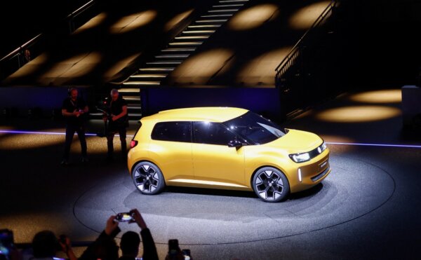 Electric Vehicles Outsell Gasoline Autos in EU for First Time