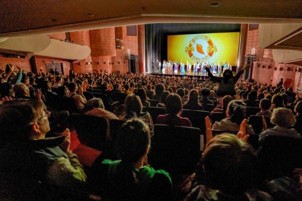 Curtain call for Shen Yun New Era Company’s fifth and final performance at the Chiayi Performing Arts Center, on the afternoon of Jan. 25, 2026. (Zheng Shunli/The Epoch Times)
