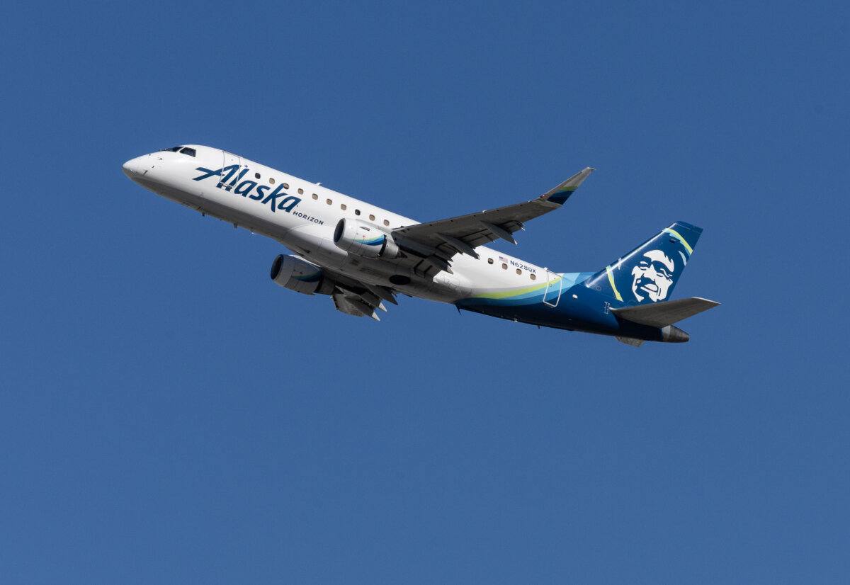 An Alaska Airlines jet takes off from Los Angeles International Airport on Jan. 27, 2026. (John Fredricks/The Epoch Times)