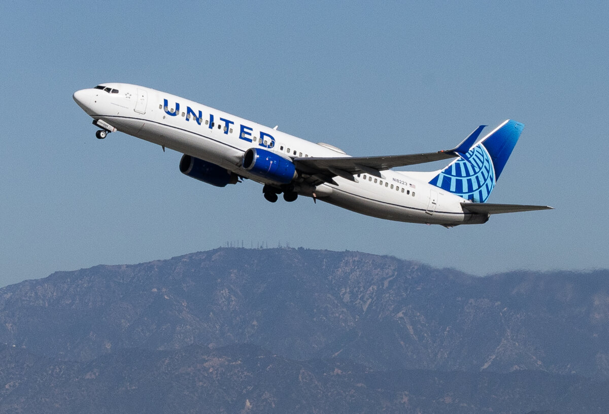 A United Airlines jet takes off from Los Angeles International Airport on Jan. 27, 2026. (John Fredricks/The Epoch Times)