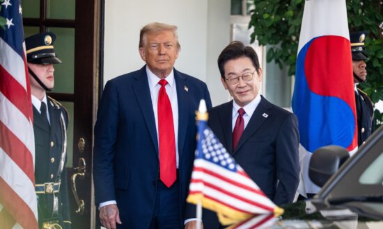 Trump, South Korea’s Lee Discuss US–China Summit After Beijing Talks