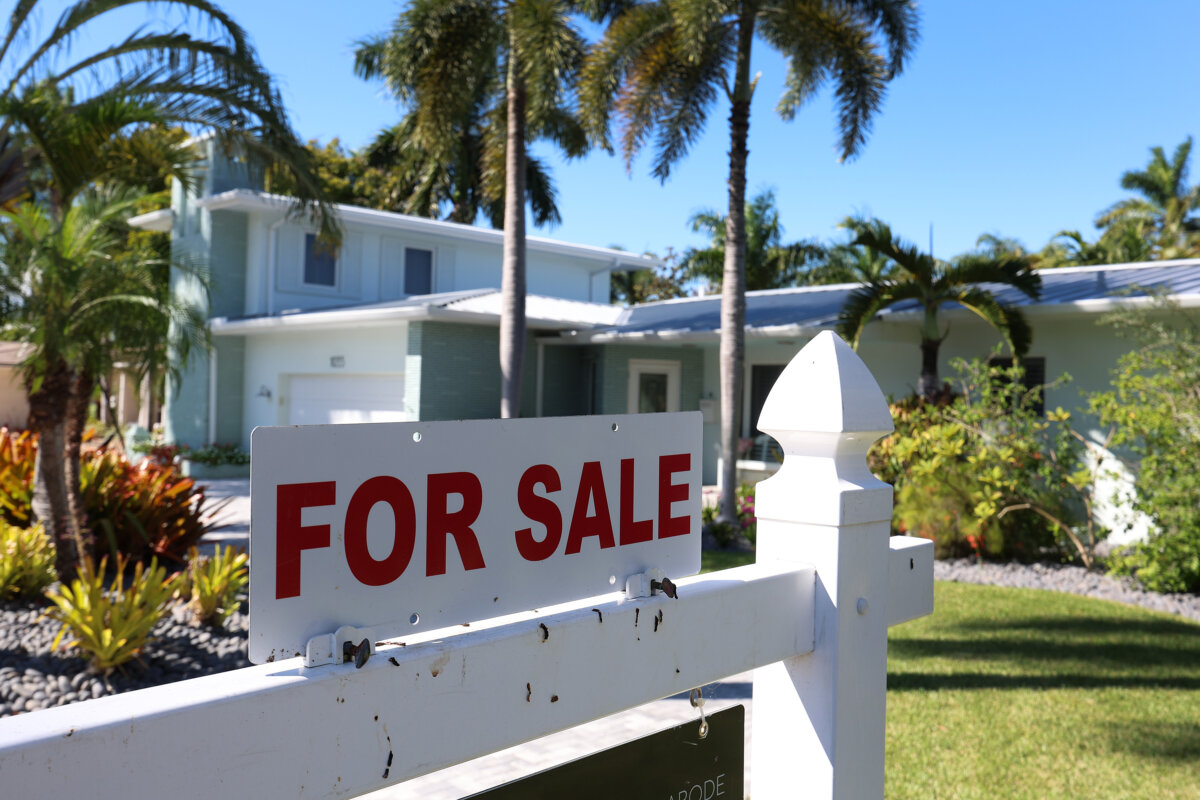 A 'For Sale' sign is posted in front of a single-family home in Hollywood, Fla. (Joe Raedle/Getty Images)