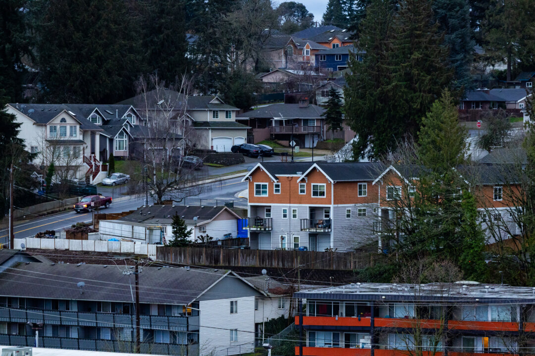 Seattle Mayor Directs Police to Track and Document ICE Enforcement Activities