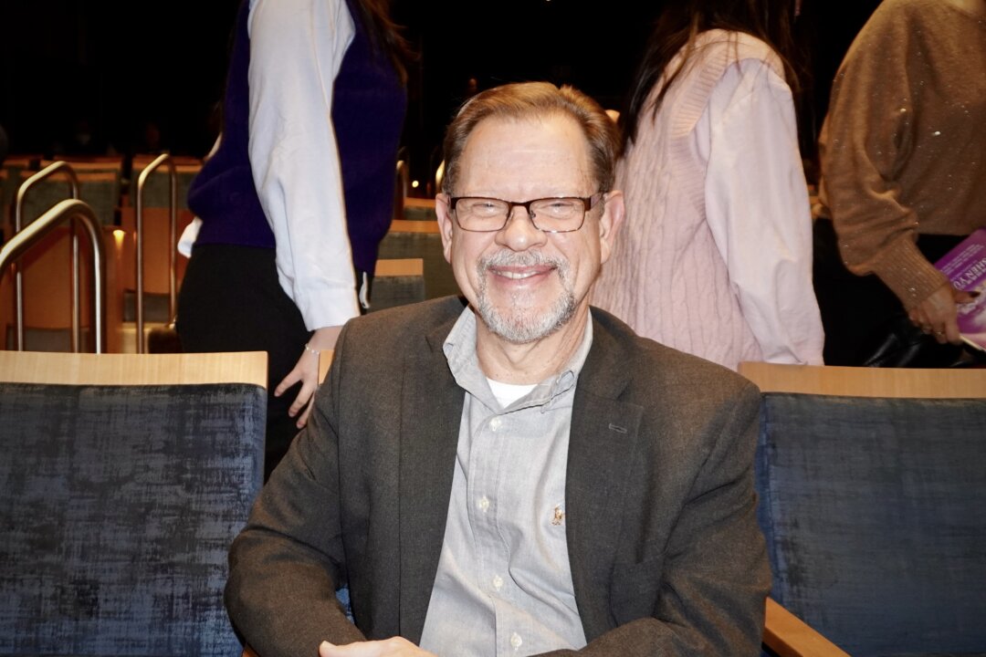 Wayne Mallia enjoyed Shen Yun's evening performance at the CFISD Visual and Performing Arts Center in Houston, on Jan. 30, 2026. (Sonia Wu /The Epoch Times)