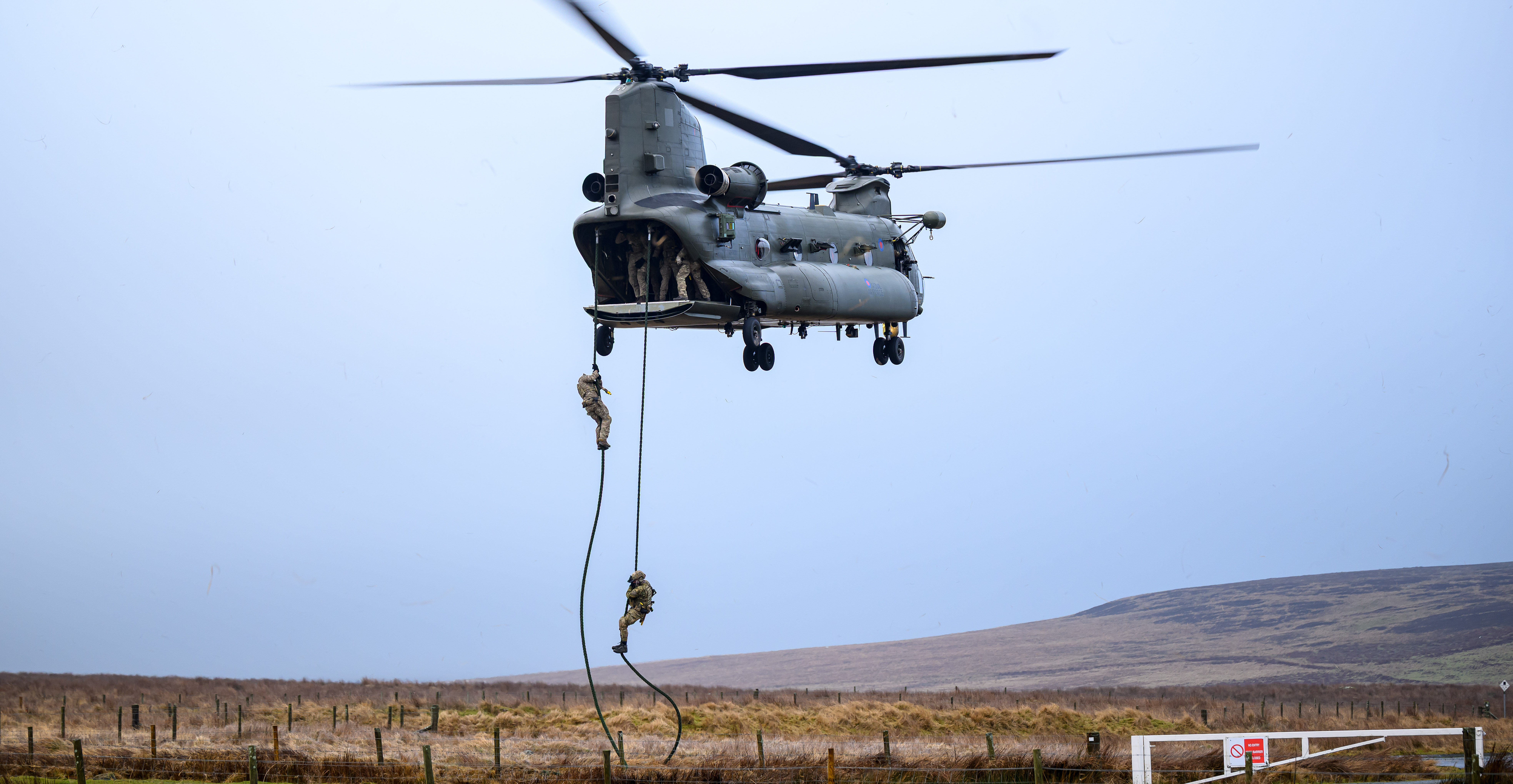 Day in Photos: Special Forces Training, Police Protests, and Dog Show in New York