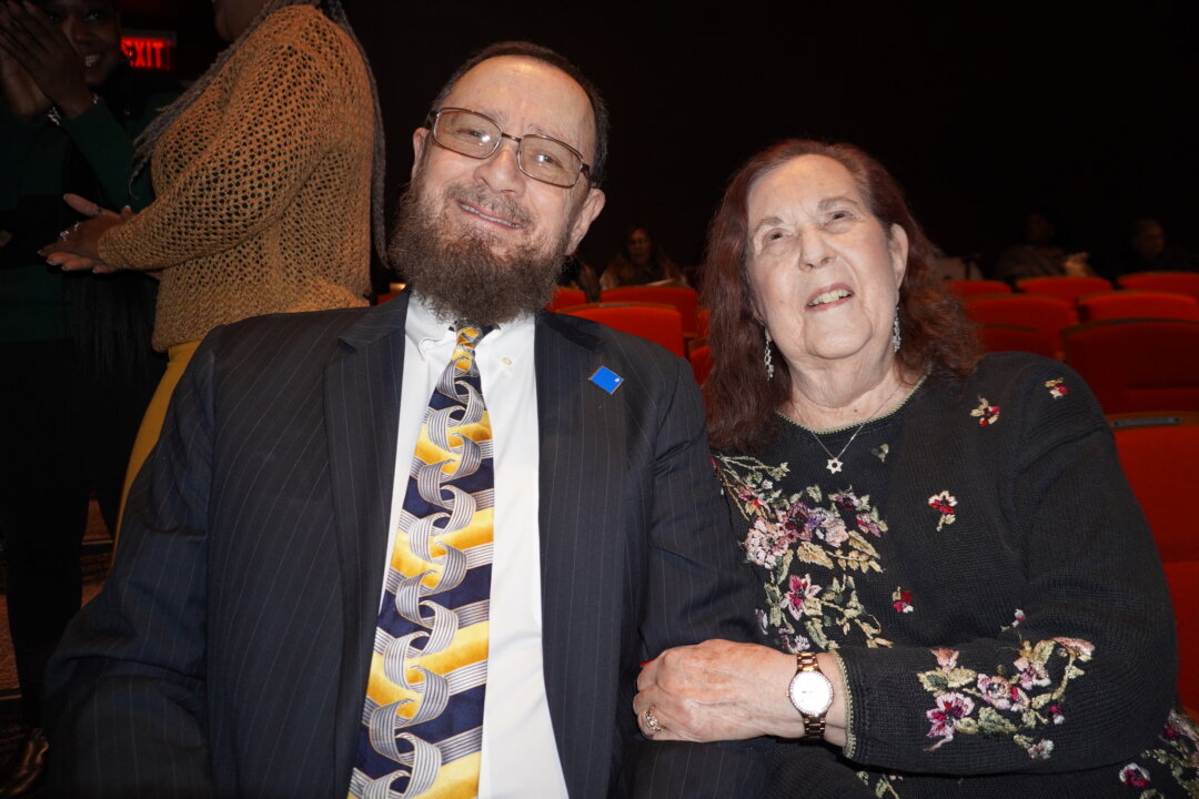 Rabbi Jeffrey Feinstein and his wife, Marci Feinstein, attended the Shen Yun World Performing Arts Company show at the Cobb Energy Performing Arts Centre in Atlanta, on Jan. 31, 2026. (Sherry Dong/The Epoch Times)