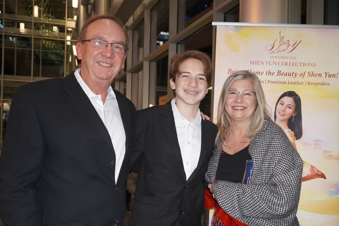 Jon, Trenton, and Gwen Hill enjoyed Shen Yun's evening show at the CFISD Visual and Performing Arts Center on Jan. 31, 2026. (Sally Sun/The Epoch Times)