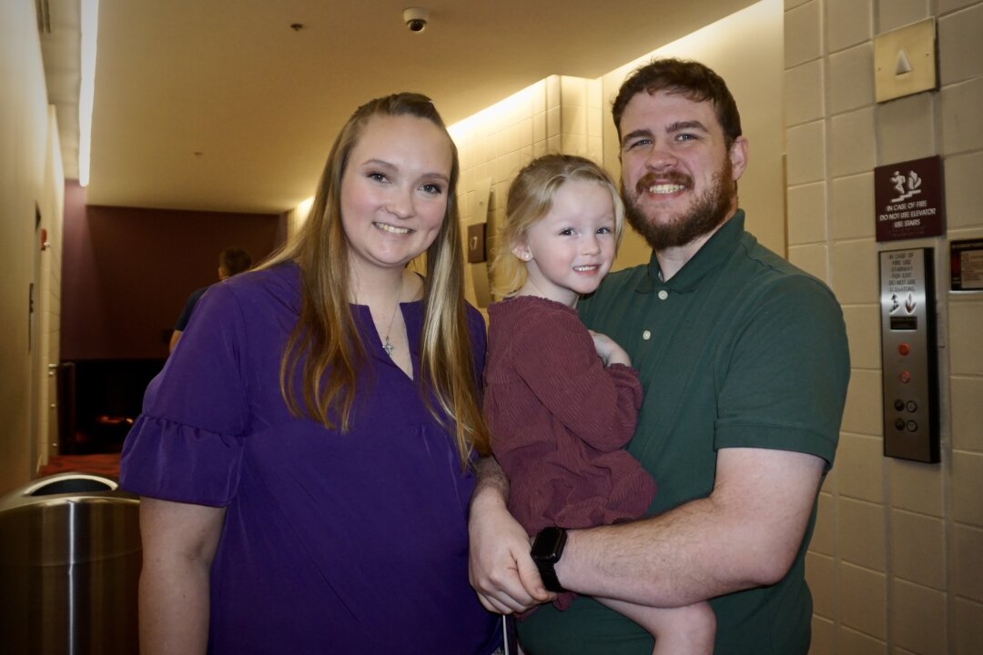 Grace Bradley, Andi Rich, and their daughter enjoyed Shen Yun Performing Arts at the BJCC Concert Hall in Birmingham, Ala. (Yeawen Hung/The Epoch Times)