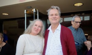 Painter in California Praises Shen Yun’s Beauty and Spiritual Depth