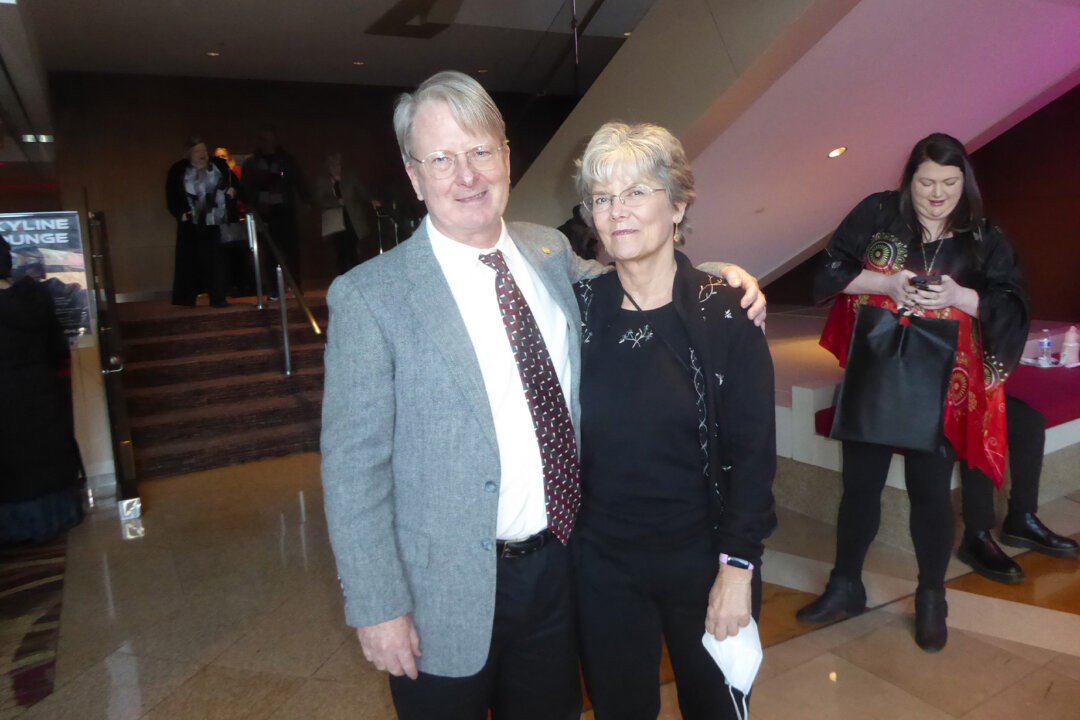 Steve Newton and Julie Bethel, attend Shen Yun at the Cobb Energy Performing Arts Centre on Feb. 1, 2026. (Frank Liang /The Epoch Times)