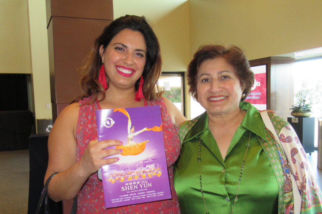 Mina Wahab (L) and Shatha Bakir enjoyed Shen Yun’s matinee at the Thousand Oaks Civic Arts Plaza on Feb. 1, 2026. (Linda Jiang/The Epoch Times)