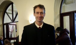 Inventor Appreciates Artistry in Shen Yun