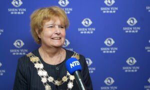 ‘Fascinating’: Mayor of Bournemouth Impressed With Shen Yun