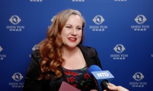 Representatives from La Mesa and San Diego County Congratulate Shen Yun on Performance