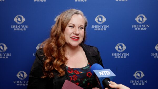 Representatives from La Mesa and San Diego County Congratulate Shen Yun on Performance