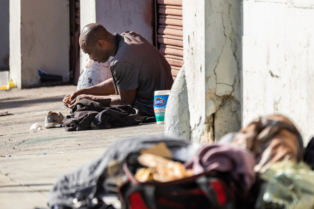US Housing Department Suspends Funding for Los Angeles Homeless Agency