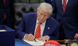 Trump Says He’s Still Looking ‘Seriously’ at Sending $2,000 Tariff Rebate Payments