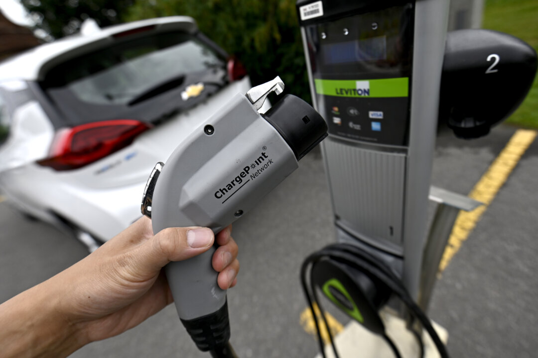 Ottawa Plans to Scrap EV Sales Mandate: Government Sources