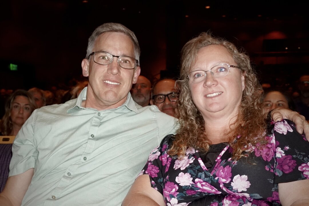 Jim and Brooke Lloyd enjoy Shen Yun Performing Arts at the Ikeda Theater in Mesa, Ariz., on Feb. 4, 2026. (Patricia Li/The Epoch Times)