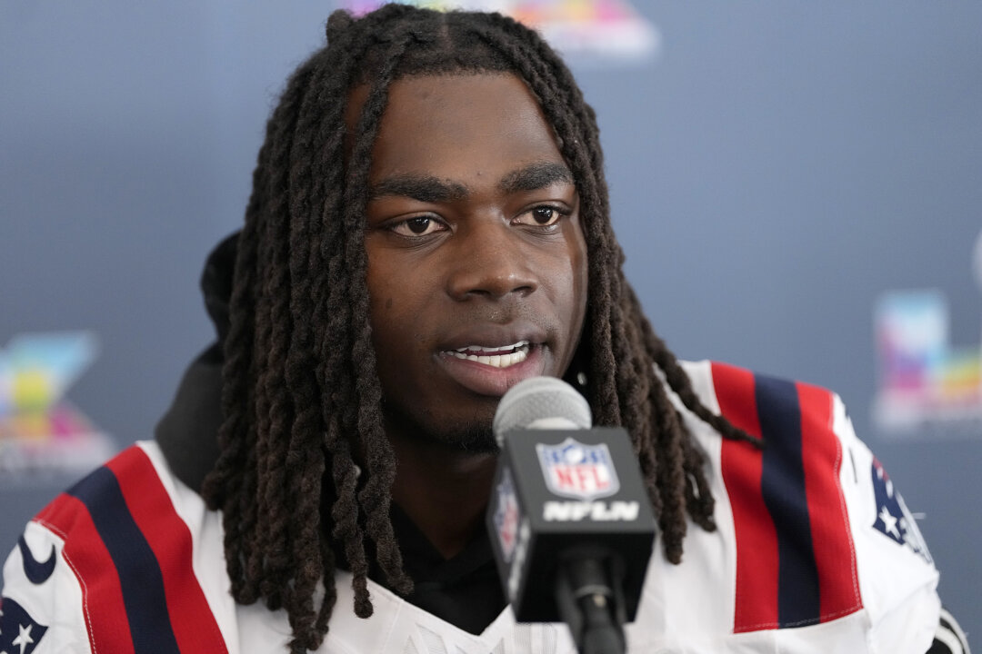 Rhamondre Stevenson Credits Pats Coaching Staff for Sticking by Him When His Father Died