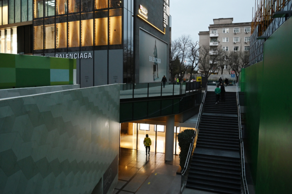 Beijing Officials Tout Economic Gains as Locals Report Empty Streets, Job Losses