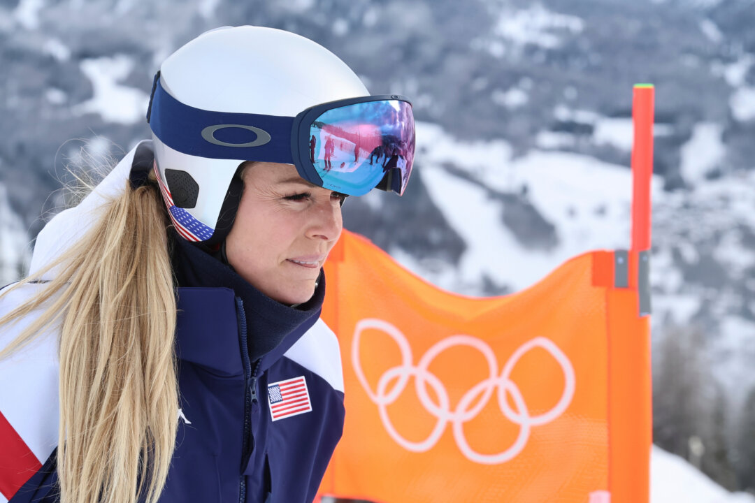 Lindsey Vonn Tests Injured Left Knee in Olympic Downhill Training, Pumps Fist After Successful Run