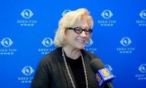 Tomball Mayor in Love With the Beauty and Pageantry of Shen Yun