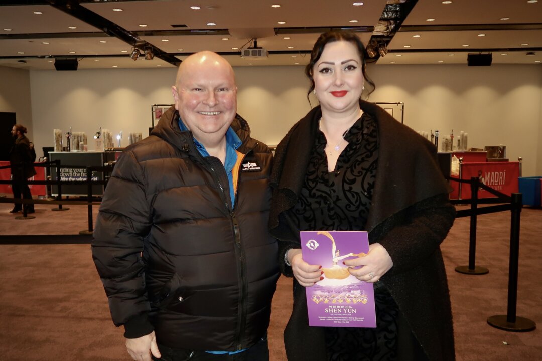 Alistair Kirkland and Evita Vilcevska at the Shen Yun Performing Arts performance at SEC Armadillo on Feb. 5, 2026. (Jenna Zhan/The Epoch Times)