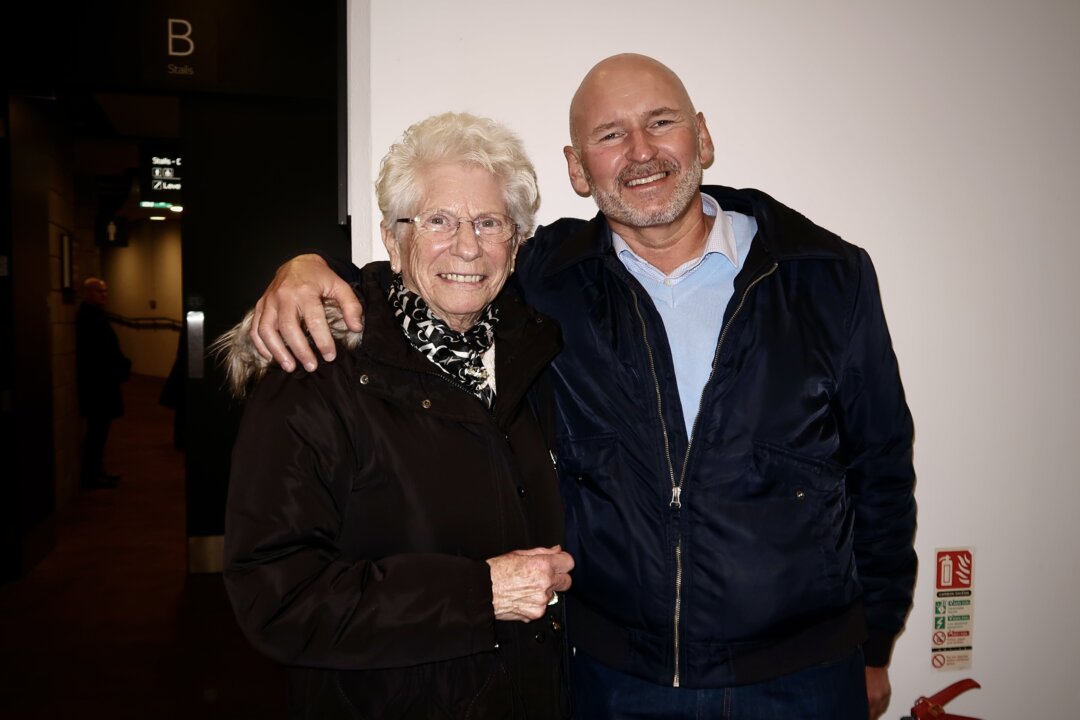 John Laird and his mother, Christine, attended Shen Yun Performing Arts at SEC Armadillo in Glasgow on Feb. 7, 2026. (Jenna Zhan/The Epoch Times)