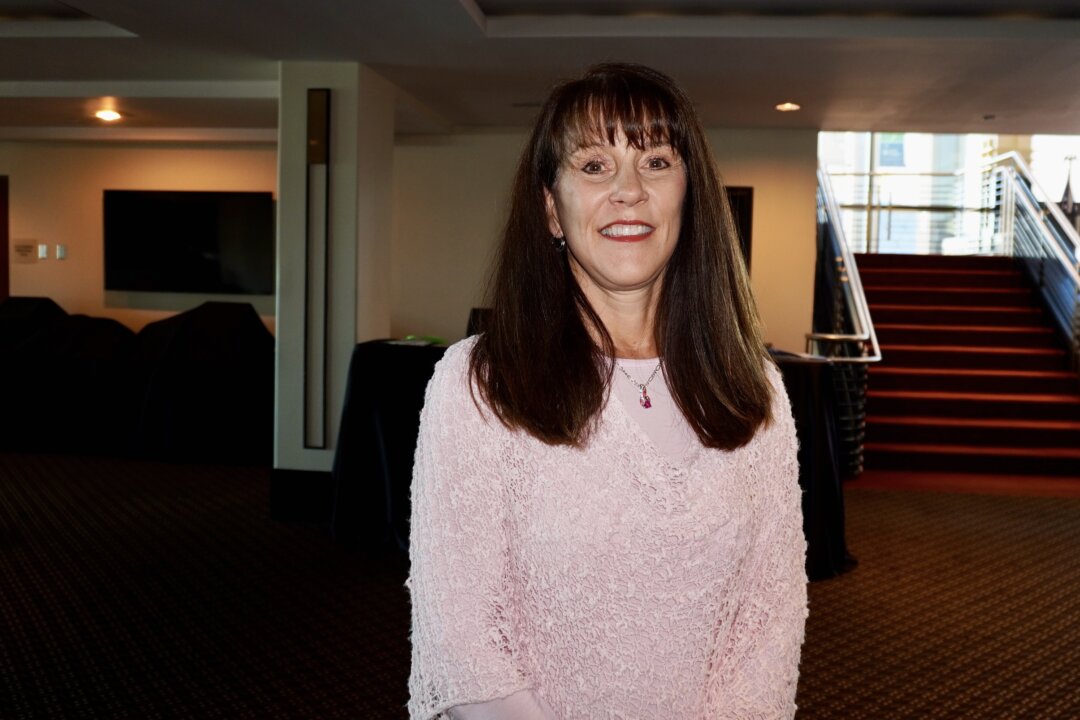 Kim Tice attends Shen Yun at the Duke Energy Center for the Arts in St. Petersburg, Fla. on Feb. 7, 2026. (Lily Yu/The Epoch Times)