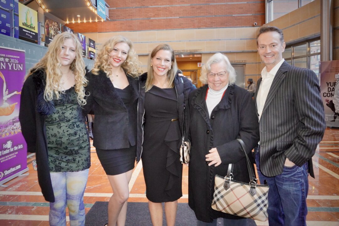 Dr. Rob Cartwright (R) and Dr. Yvonne Cartwright (C) with family members attend Shen Yun Performing Arts at the Aronoff Center for the Arts in Cincinnati, Ohio, together with their two daughters and Yvonne’s mother, Annette Douglas, on Feb. 7, 2026. (Huixin Lin/The Epoch Times)