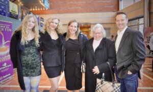 Shen Yun’s Profound Message Moves Doctors’ Family