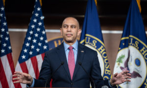 House Minority Leader Hakeem Jeffries Holds News Conference (April 20)