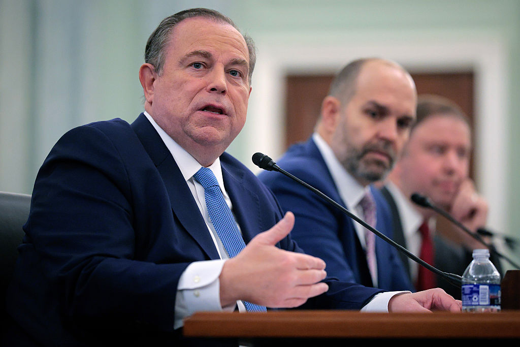 Industry Leaders Debate Cap on TV Station Ownership During Senate Hearing