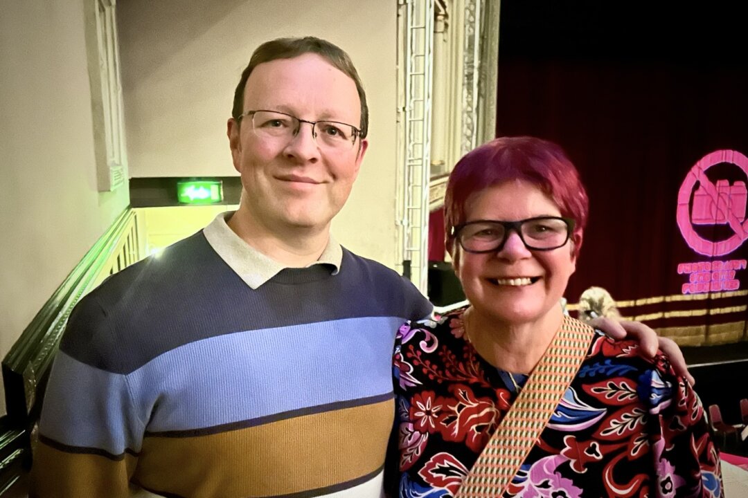 Richard and Judi Drew enjoyed Shen Yun's matinee at the Edinburgh Playhouse on Feb. 10, 2026. (Yuan Bao/The Epoch Times)