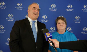 Carrollton Mayor Encourages Shen Yun to Continue Following Its Passion