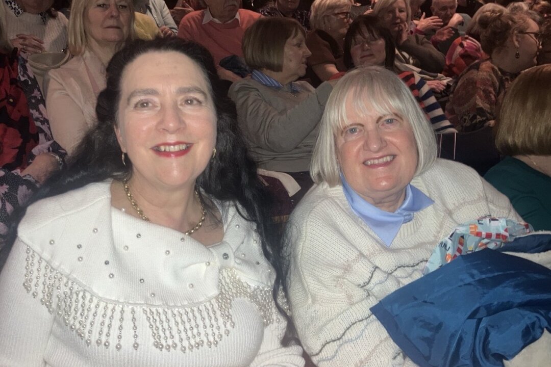 Glenda Watson (L) and Christine Inkster enjoyed Shen Yun's matinee at the Edinburgh Playhouse on Feb. 11, 2026. (Say Huang/The Epoch Times)