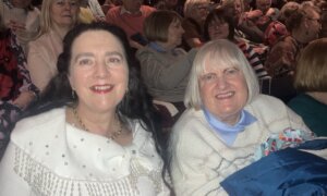 Shen Yun Dances Are so Unique, Says Edinburgh Theatergoer