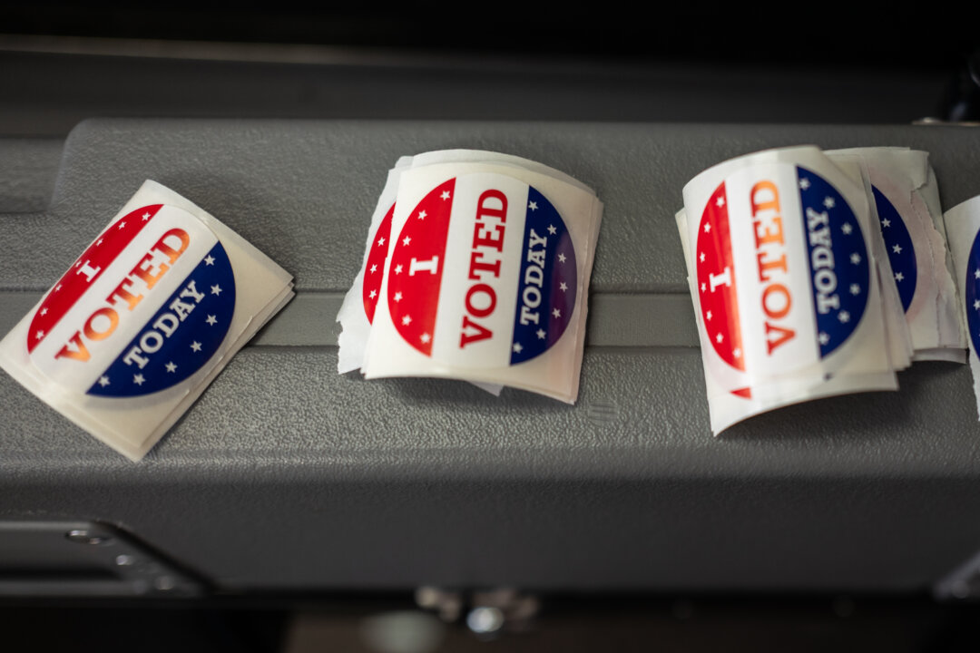 “Midterm Showdown: Clear Divide Emerges as Parties Fight for America’s Future”