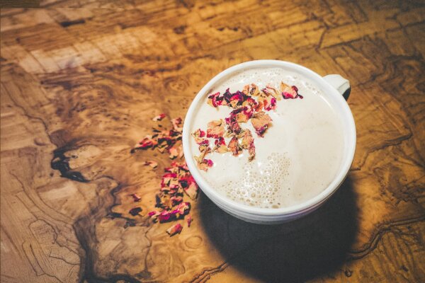 How to Make Rose and Cardamom Moon Milk for a Cozy Valentine's Night