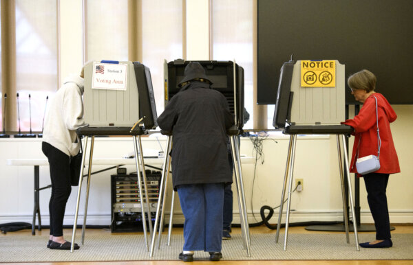 Trump Says He Will Sign Orders to Require Voter ID for Midterms