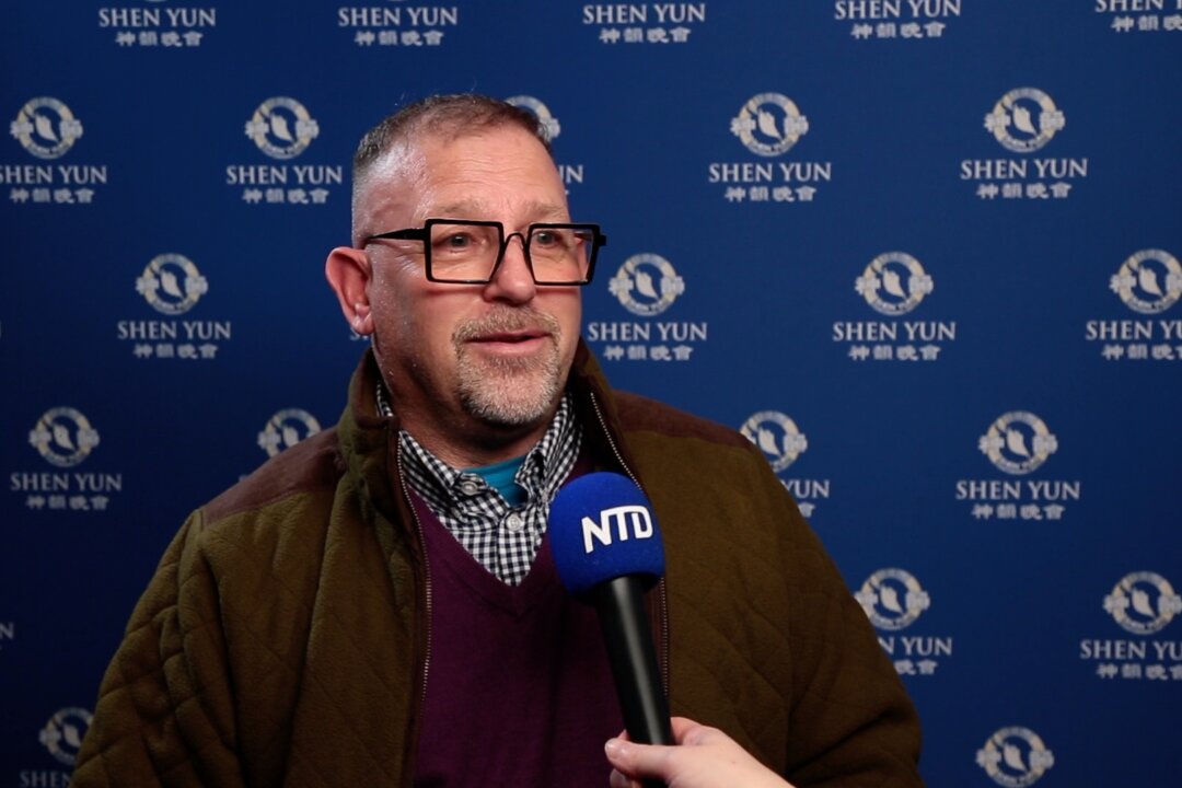 Managing director David Dunn watched Shen Yun at the Edinburgh Playhouse on Feb. 11, 2026. (NTD)