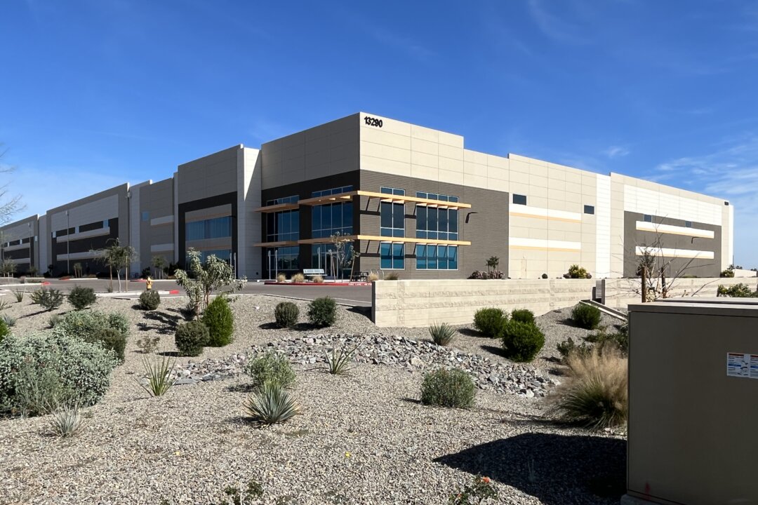 Locals Express Concern Over Proposed ICE Detention Center in Arizona