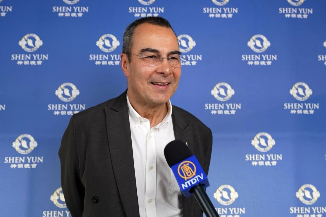 Cyril Monier saw Shen Yun for the second time at the Palais des Congrès in Tours on the evening of Feb. 14, 2026, with his family. (NTD)