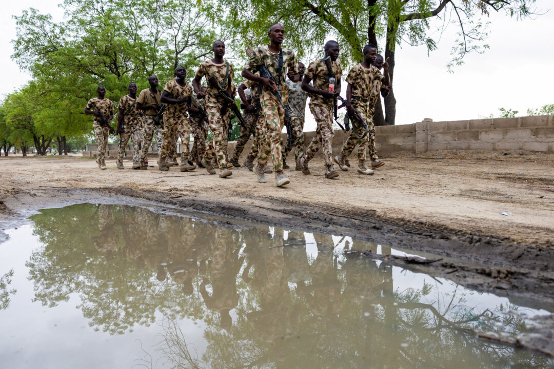 Cover image for Nigeria Says 100 US Troops Have Landed to Help Train Its Armed Forces