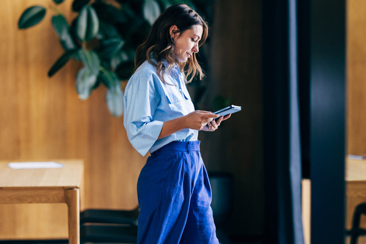 Delaying news and social media unti lafter focused work can protect your creative energy. (FreshSplash/Getty Images)