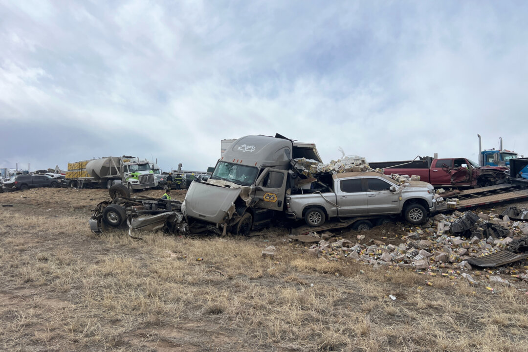 4 Dead in Crashes Involving Over 30 Vehicles in ‘Brown Out’ Conditions on Colorado Interstate