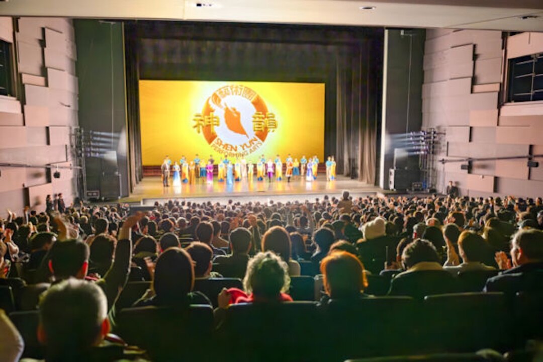 Shen Yun New Era Company's curtain call at the Busan Dream Theatre, South Korea, on Feb. 14,2026. (Kim Guk-hwan/The Epoch Times)