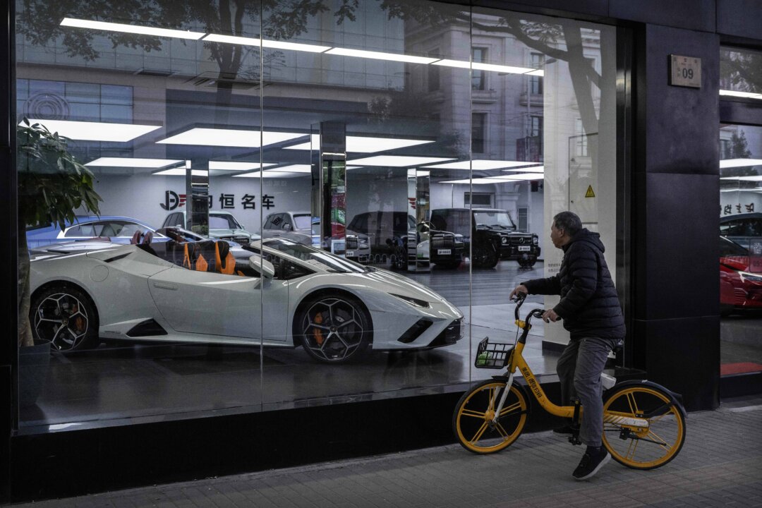 Sales of Imported Luxury Cars Plummet in Major Chinese Cities: Latest Data