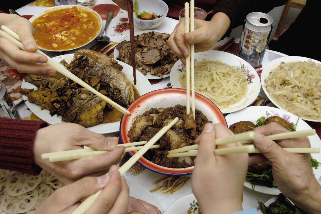 China’s Youth Spend New Year’s Eve With Strangers in New Trend